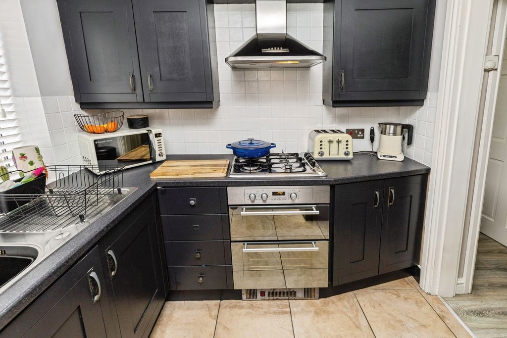 Property photo 3 of 16 Kitchen
