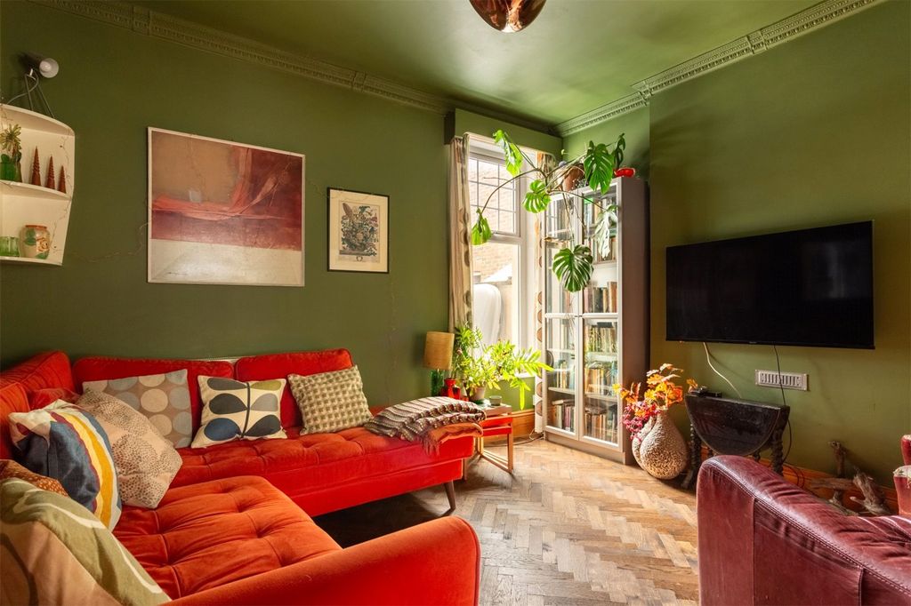 Property photo 3 of 24 Picture No. 23