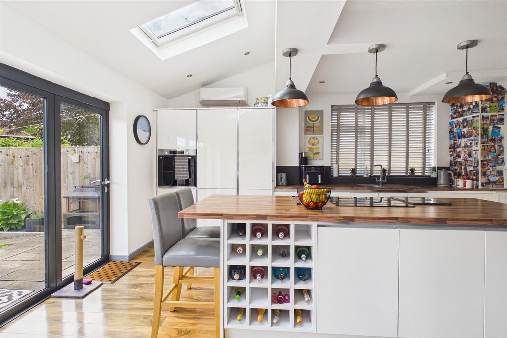Property photo 1 of 17 Kitchen 3.Jpg