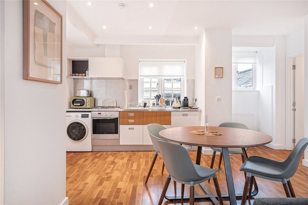 Property photo 3 of 18 Reception/Kitchen