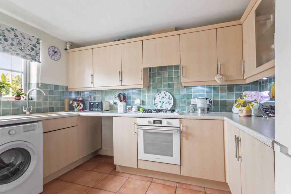 Property photo 2 of 10 Kitchen