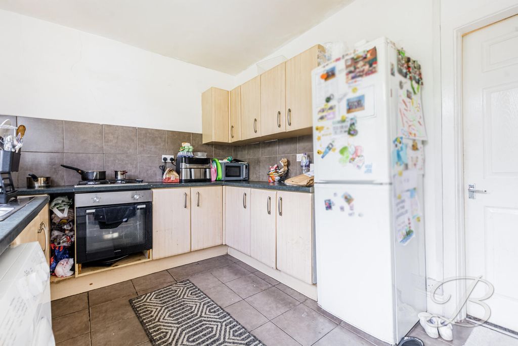 Property photo 3 of 20 Kitchen