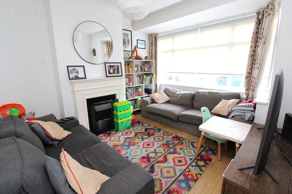 Property photo 2 of 10 Lounge