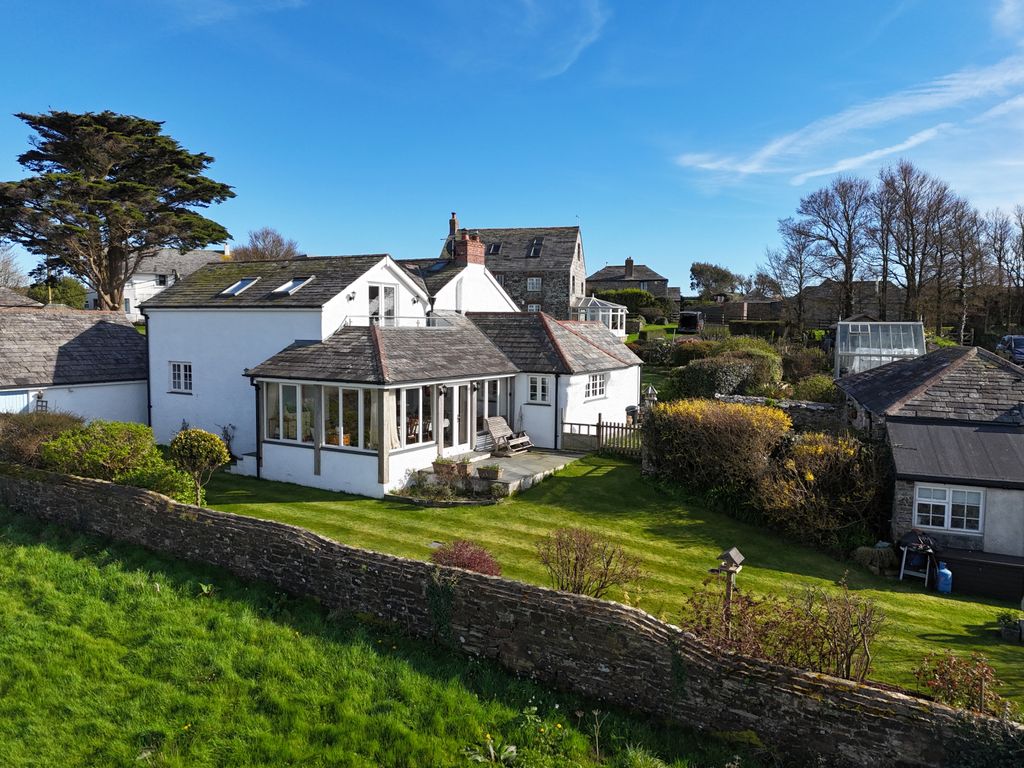 Property photo 3 of 32 Gallery