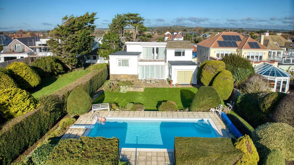 Property photo 3 of 26