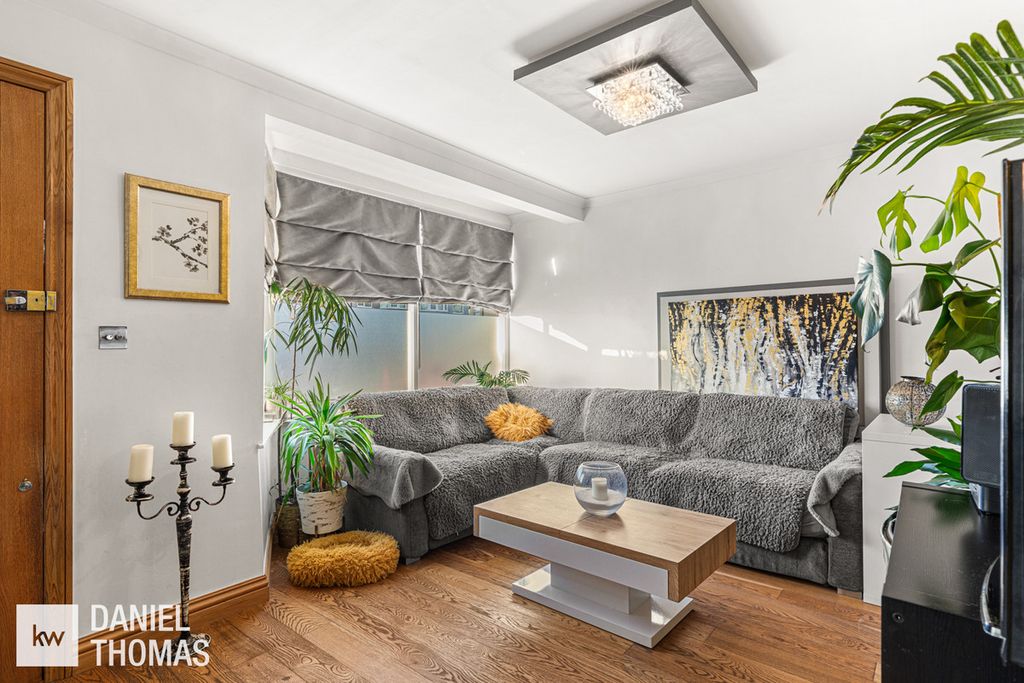 Property photo 3 of 22