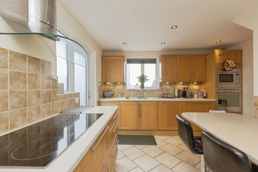 Property photo 2 of 16 Kitchen