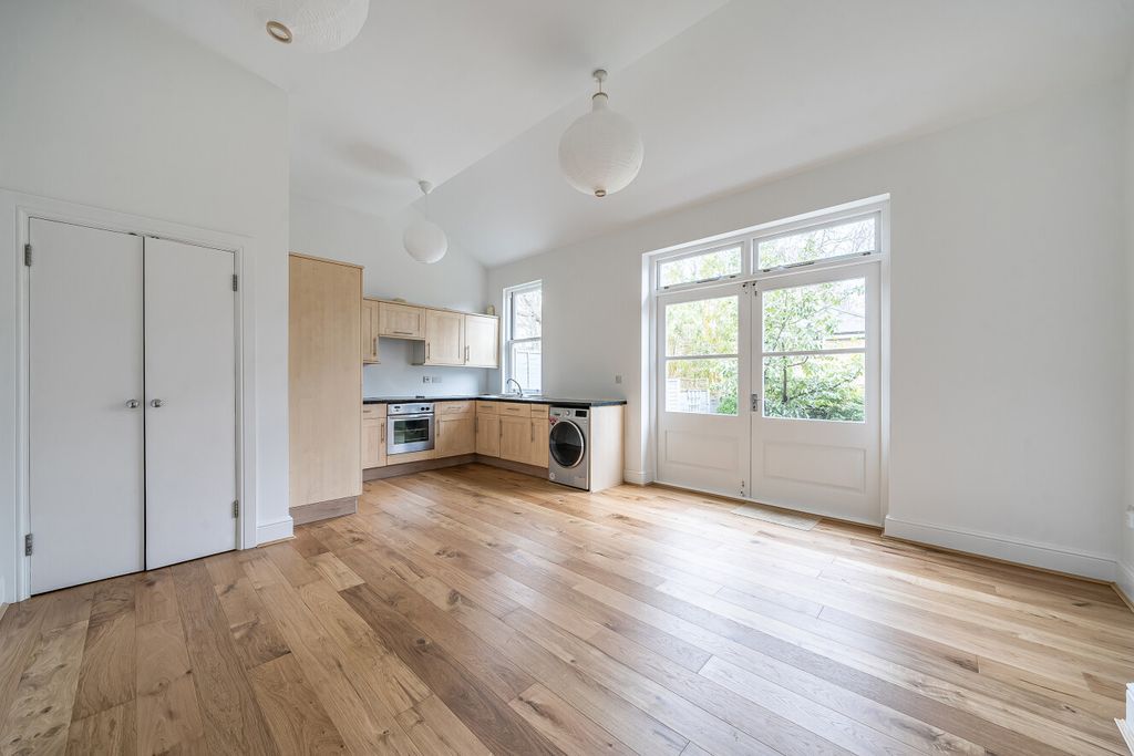 Property photo 2 of 12 1418581-4-6995cd3...