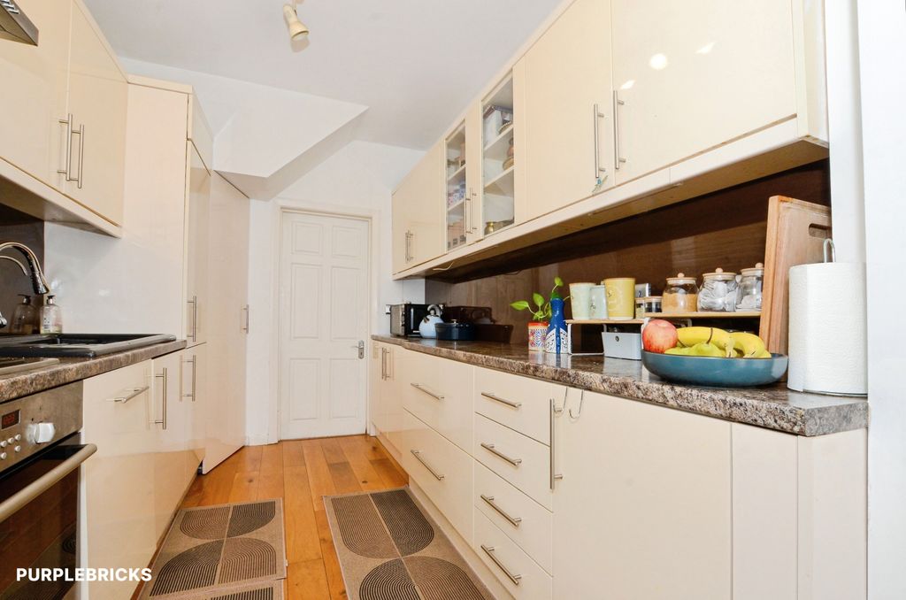 Property photo 3 of 21 Kitchen