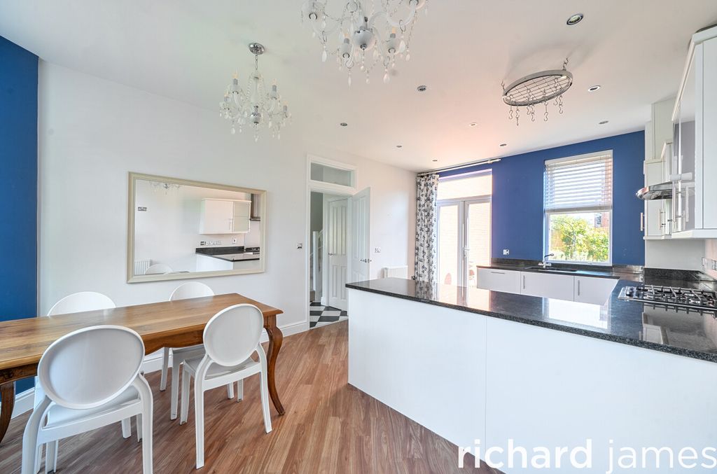 Property photo 2 of 23 85Ede0506B6442409d36F52A4086658B