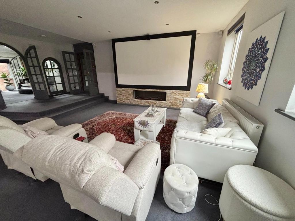 Property photo 3 of 36