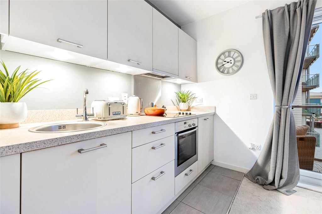 Property photo 3 of 21 Picture No. 24