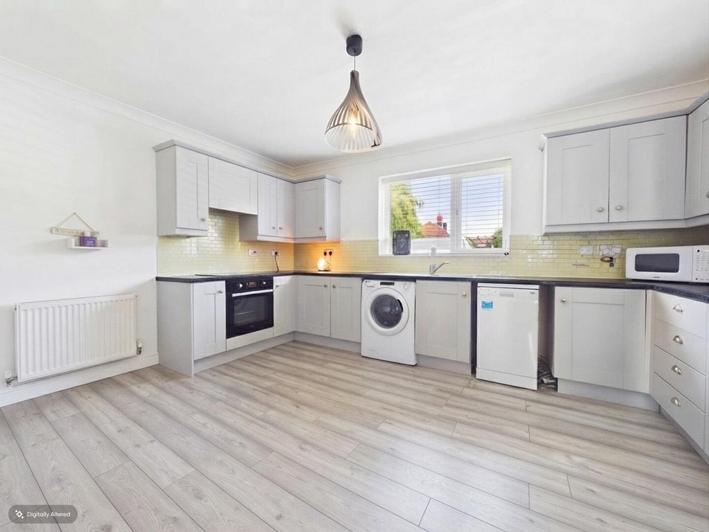 Property photo 3 of 14 Kitchen