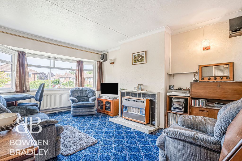Property photo 2 of 12