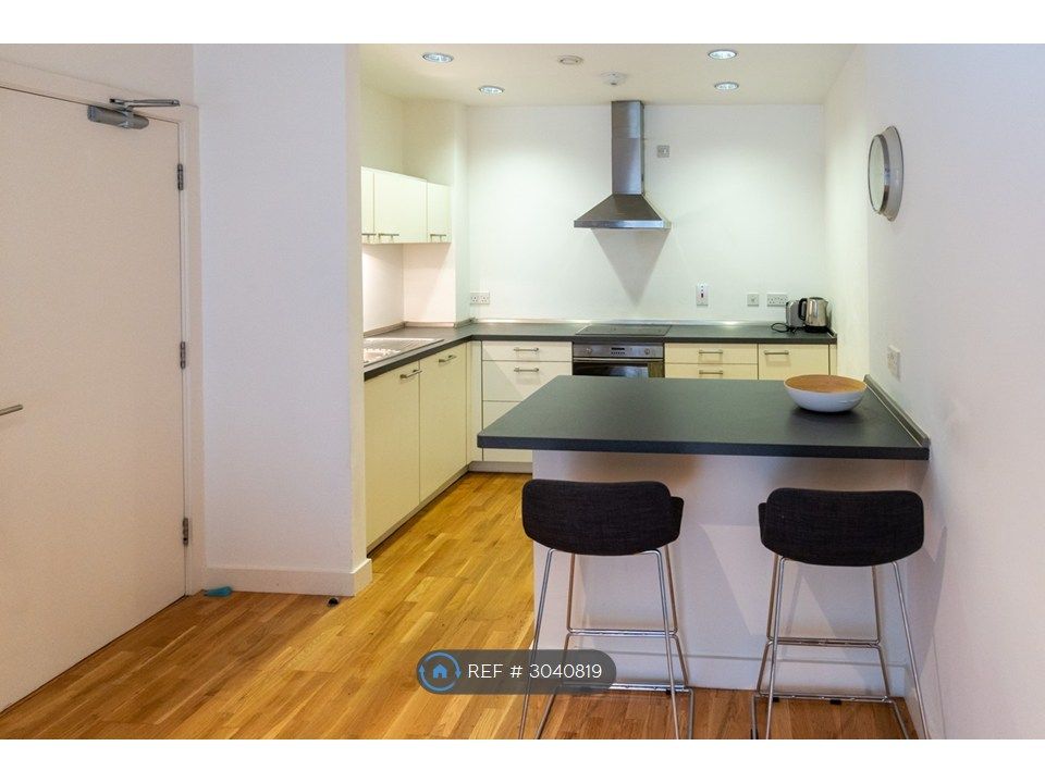 Property photo 3 of 7 Kitchen