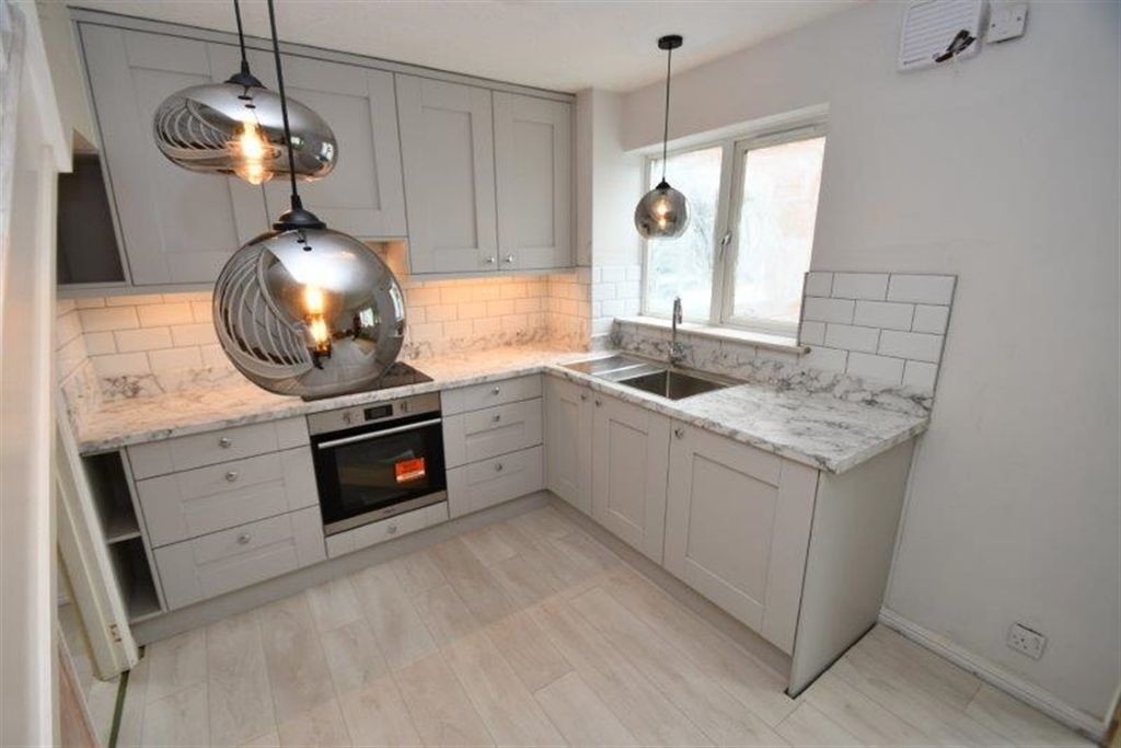 Property photo 2 of 7 Kitchen