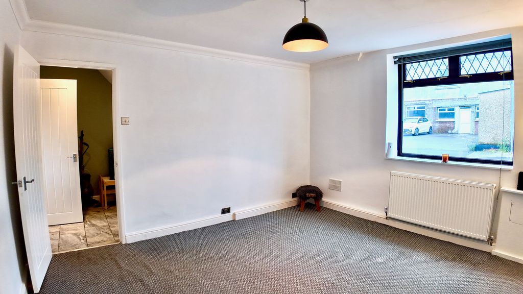 Property photo 2 of 25