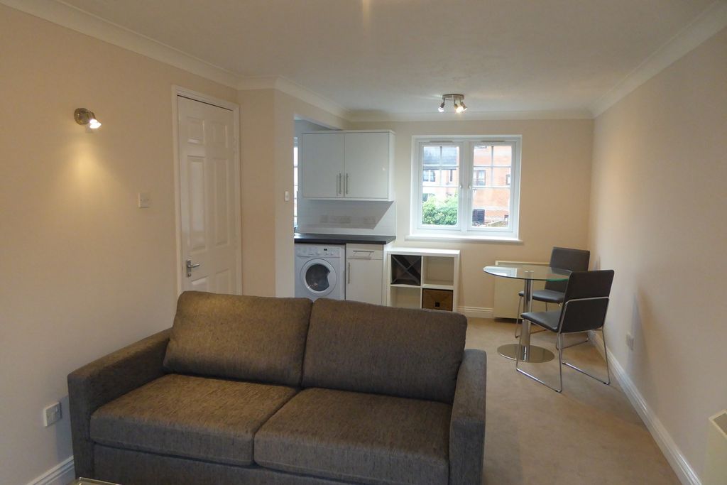 Property photo 3 of 8 Reception/Dining Area