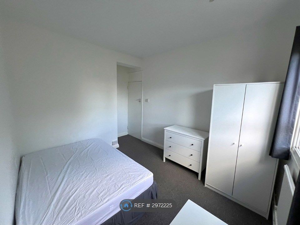 Property photo 2 of 28