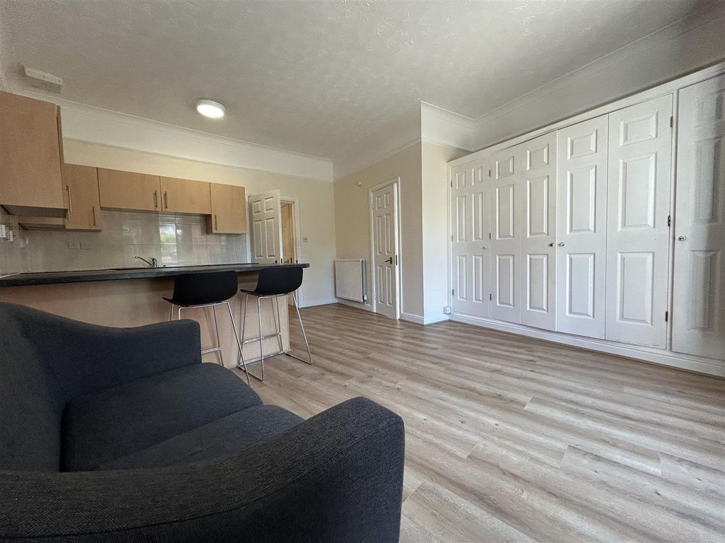 Property photo 2 of 18 Livingroom (8).Jpeg