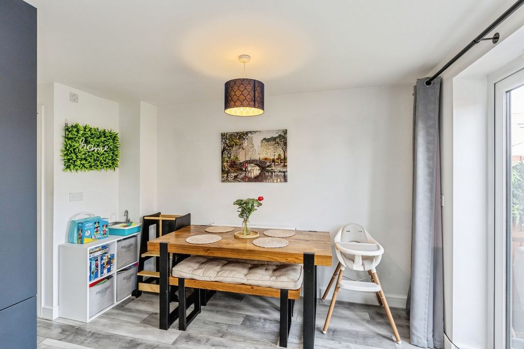 Property photo 3 of 21 Pbox-Img.Jpg