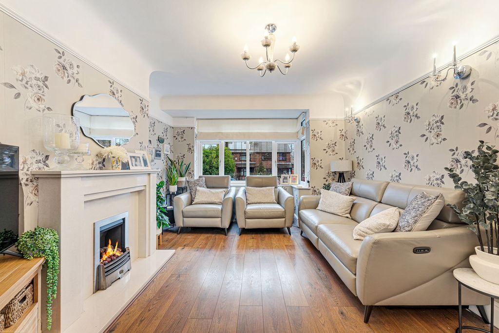 Property photo 3 of 24