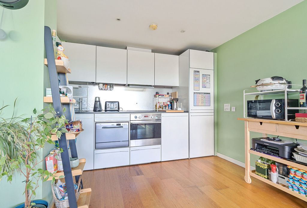 Property photo 2 of 18 1404495-31-697A06...