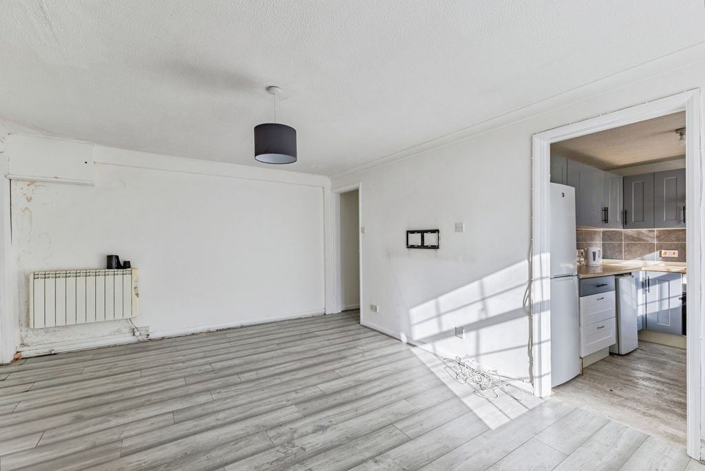 Property photo 3 of 17 Pbox-Img.Jpg
