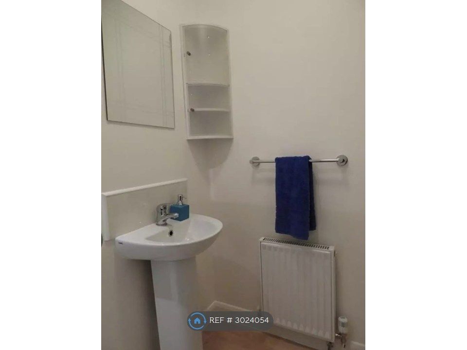 Property photo 3 of 9 Ensuite Bathroom