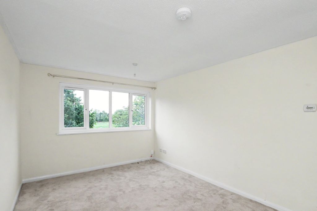 Property photo 3 of 12 61 Southwell Close, Kirkby In Ashfield, Nottinghamshire, Ng17 8Gn