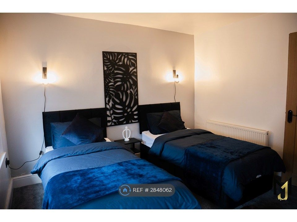 Property photo 3 of 18 Bedroom 3 - Master Bedroom