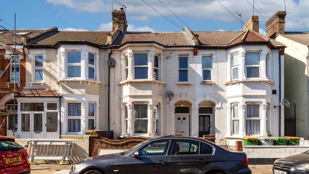Property photo 1 of 11 9B East Avenue, Manor Park, London, E12 6Sg
