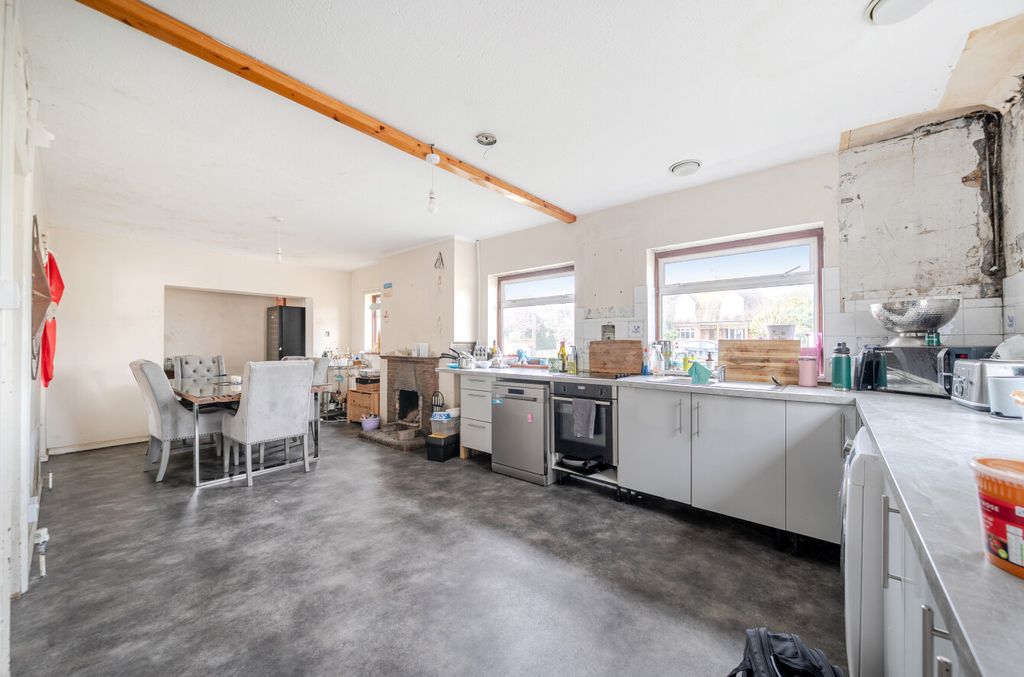 Property photo 3 of 8 1431070-14-69B81F...