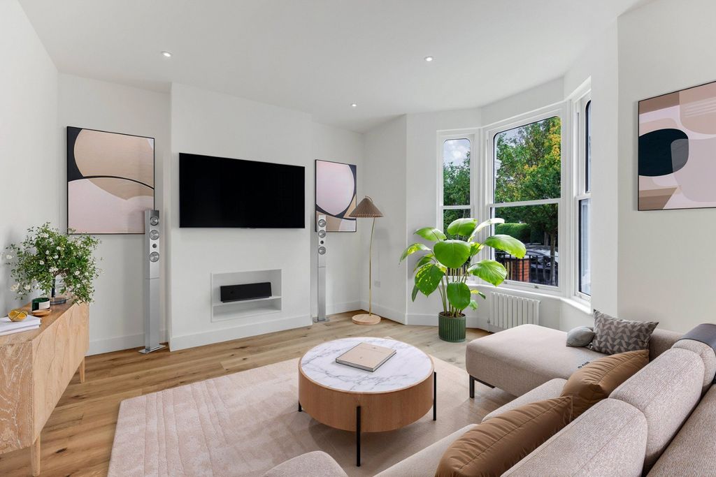 Property photo 3 of 14 Picture No. 11