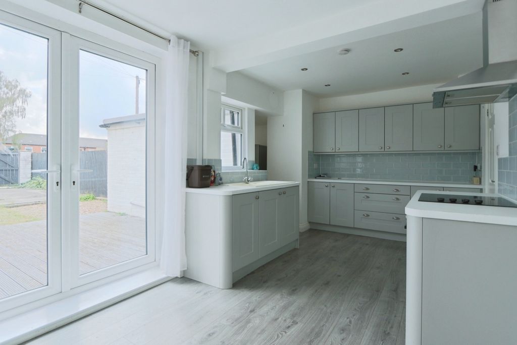 Property photo 3 of 12 4315337