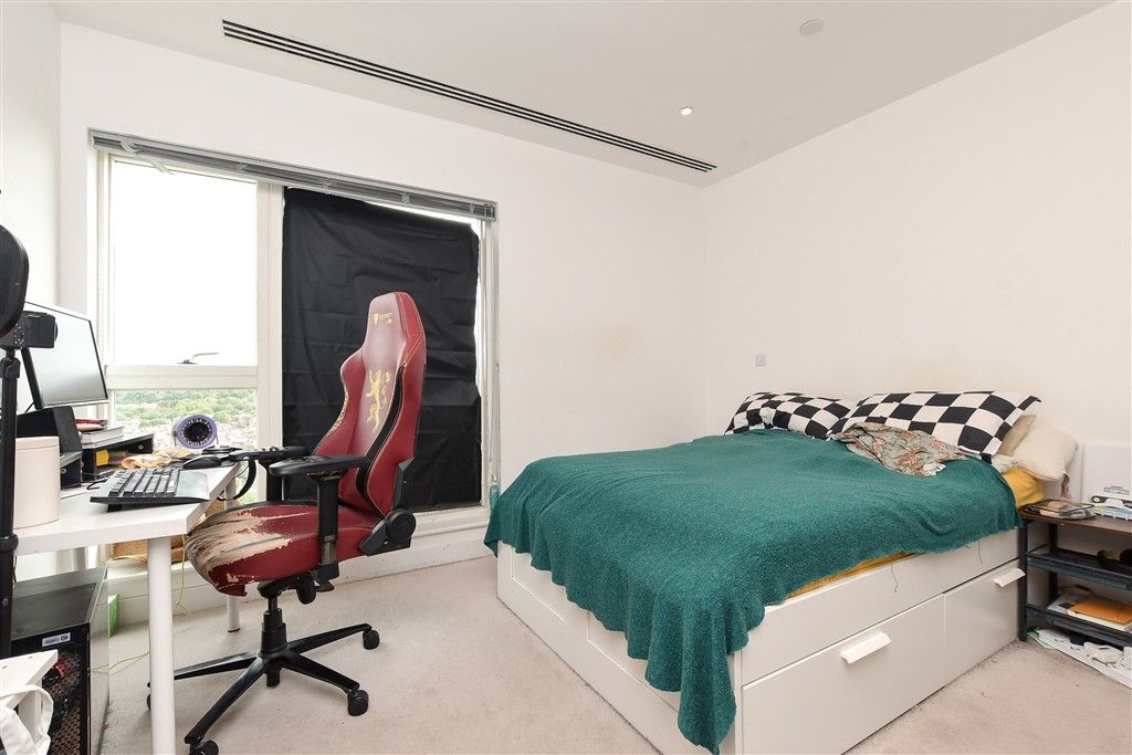Property photo 3 of 9 Bedroom