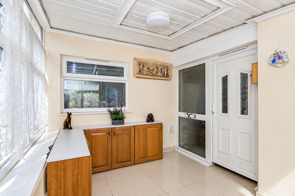 Property photo 2 of 17 E94Bfc90-De78-4057-8404-1E851A9Da0F2