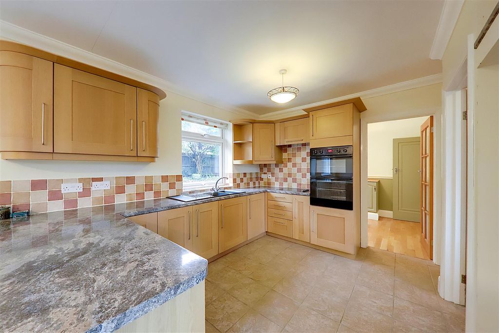 Property photo 2 of 18 Img_8208-Img_8210.Jpg