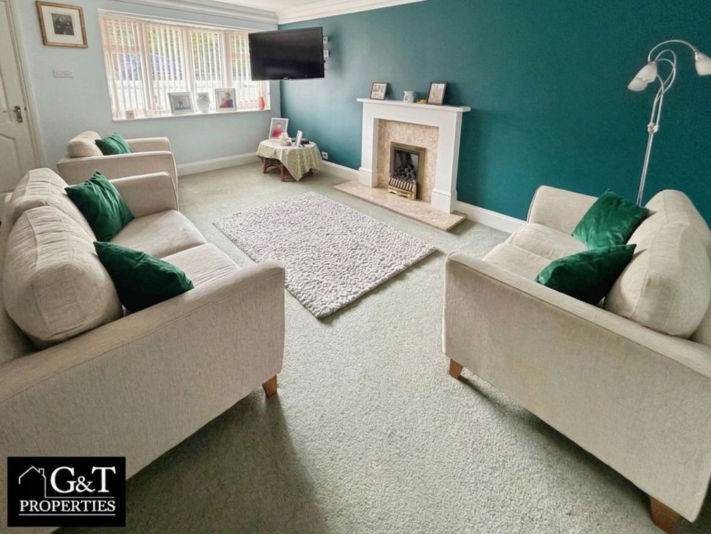 Property photo 2 of 20 Living Room