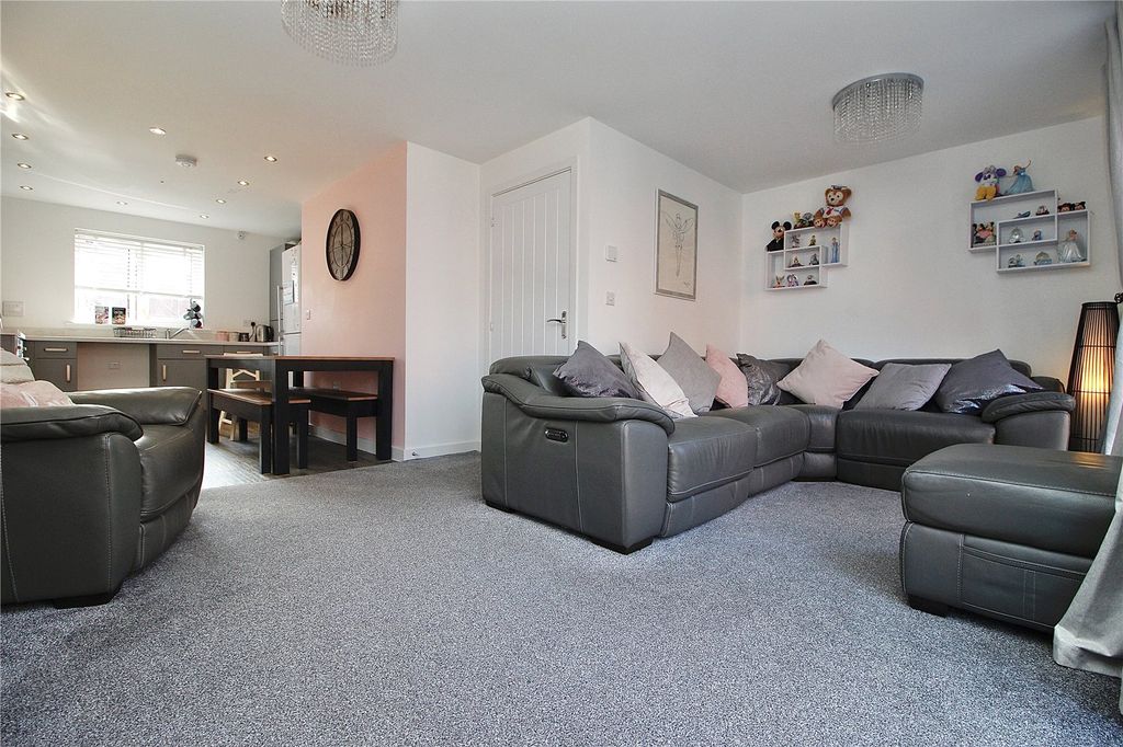 Property photo 2 of 21 Picture No. 03