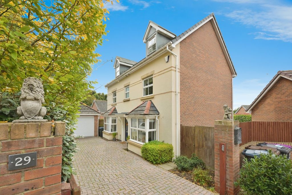 Property photo 1 of 32