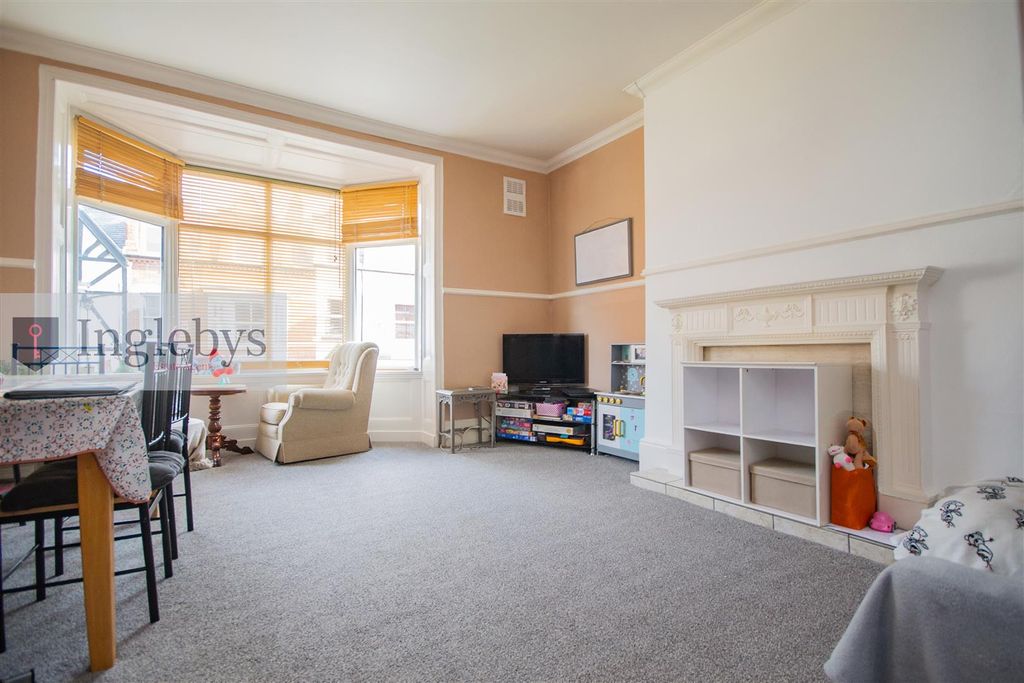 Property photo 3 of 12