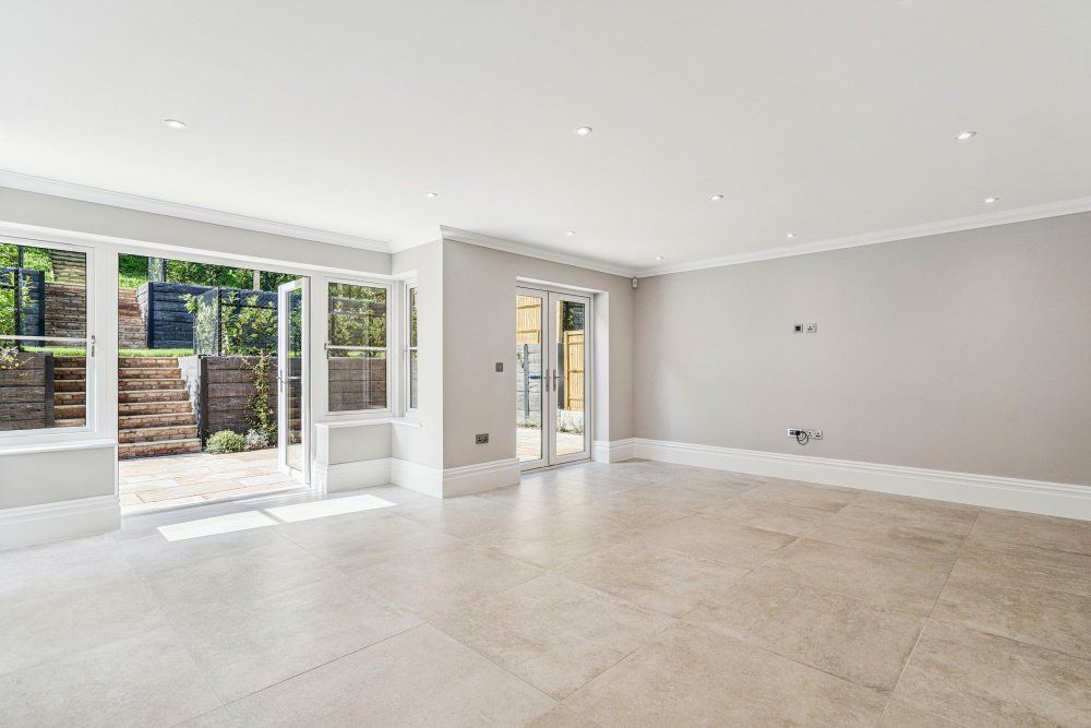 Property photo 3 of 16 Kitchen_Breakfast