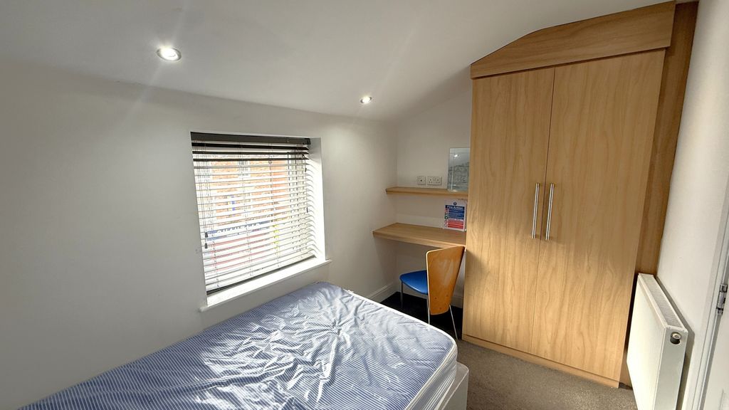 Property photo 3 of 4