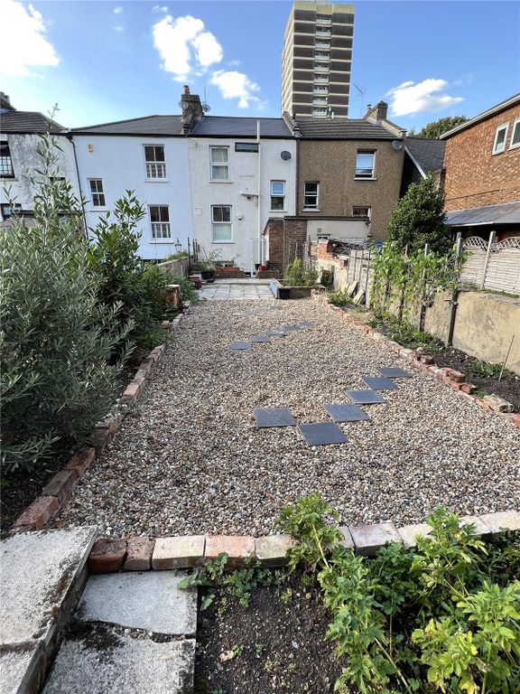 Property photo 3 of 11 Picture No. 16