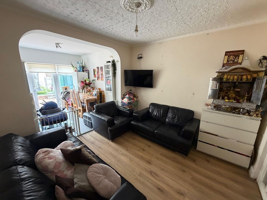 Property photo 3 of 21 60Bb6F2c-8525-4c55-B36A-Db75Aa955d95.Jpg