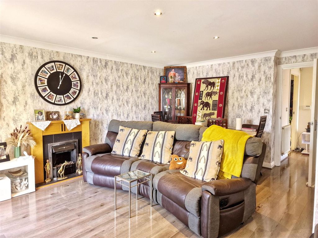 Property photo 2 of 16 20260902071204_20260902-Interior-12-B1Nk5Itlp5d8To