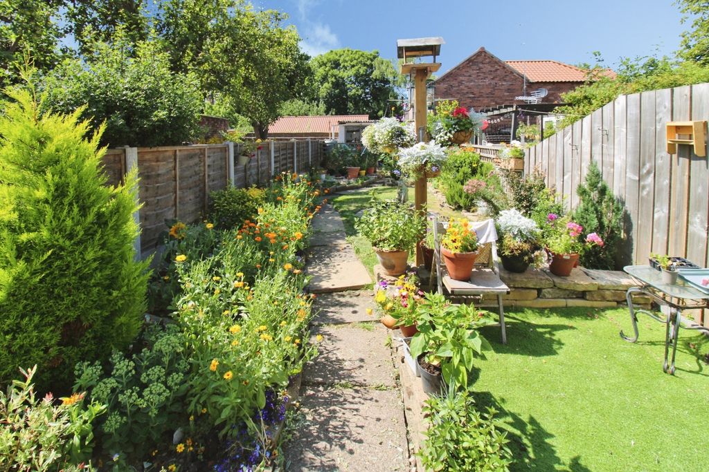 Property photo 2 of 16 Gardens