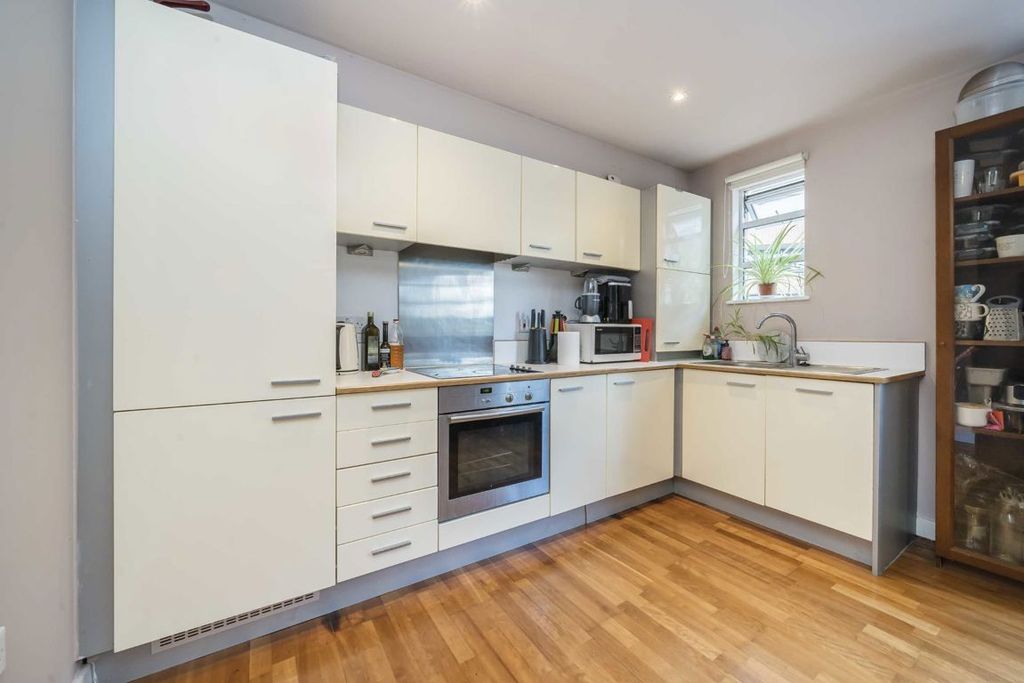 Property photo 3 of 6