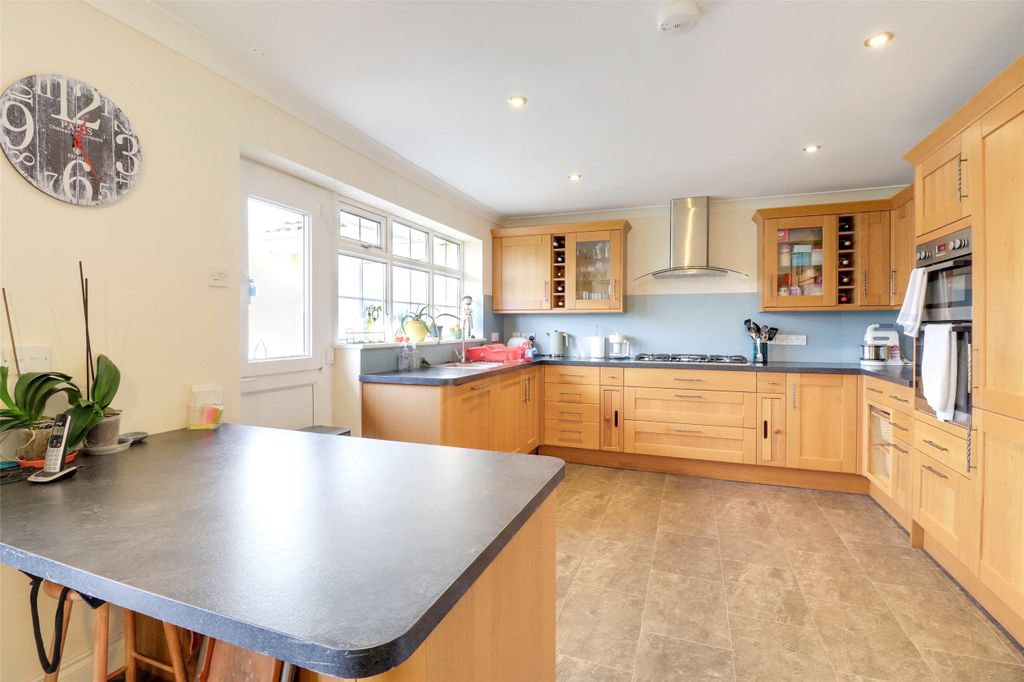 Property photo 2 of 22 Picture No. 30